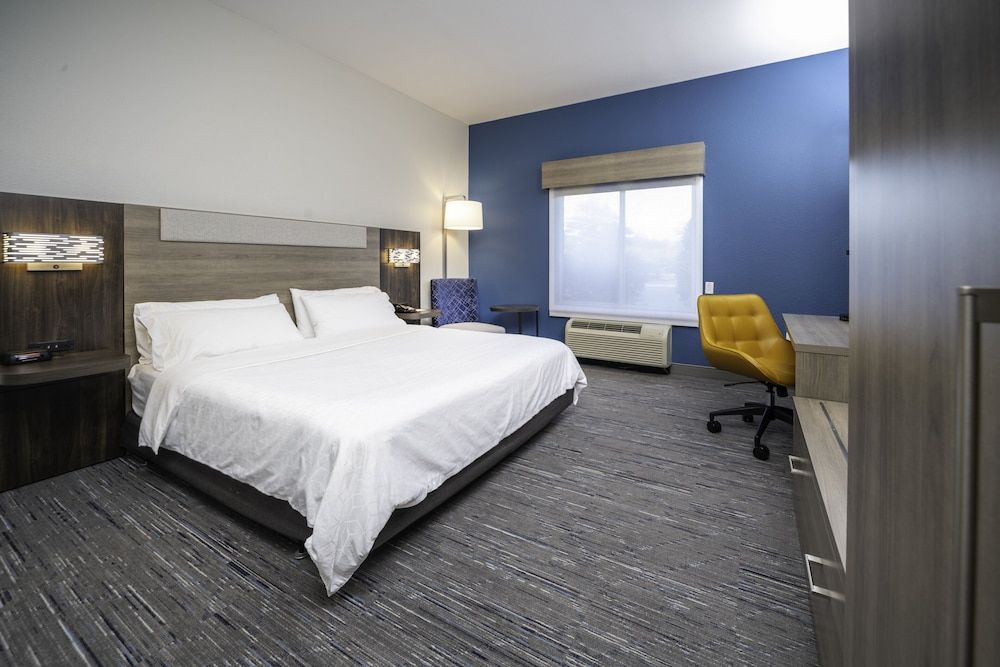 Standard Room, 1 King Bed, Accessible, Non Smoking (Communications/Mobility Accessible)