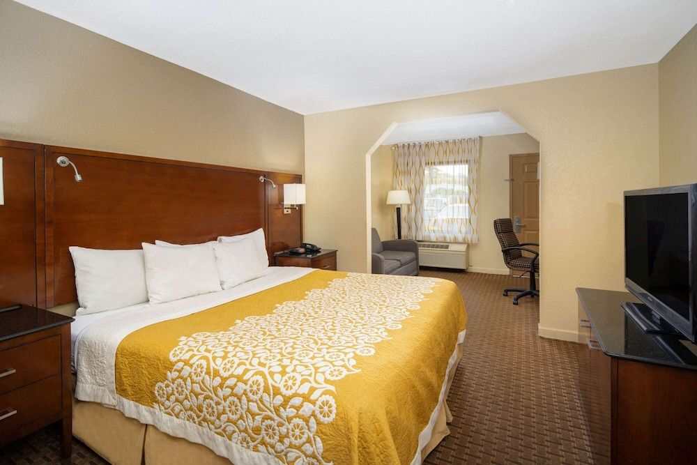 Standard Room, 1 King Bed