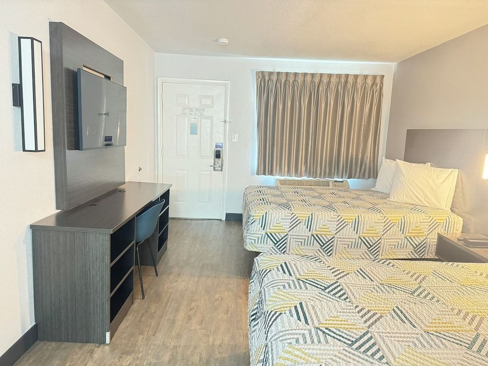 Masters Inn Tucker Standard Room, 2 Double Beds, Smoking, MicroFridge 4