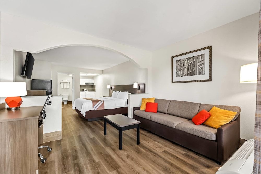 Suite, 1 King Bed, Non Smoking (Efficiency)