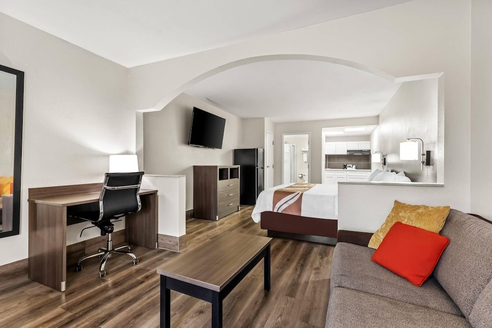 Suite, 1 King Bed, Non Smoking (Efficiency)