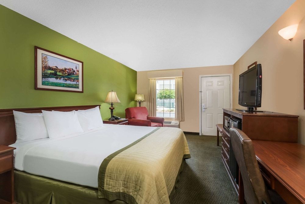 Room, Accessible, Refrigerator