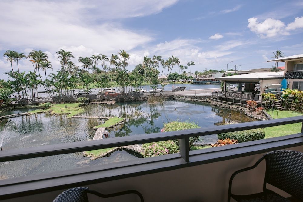 SCP Hilo Hotel Room, 1 King Bed, Balcony, Bay View 4