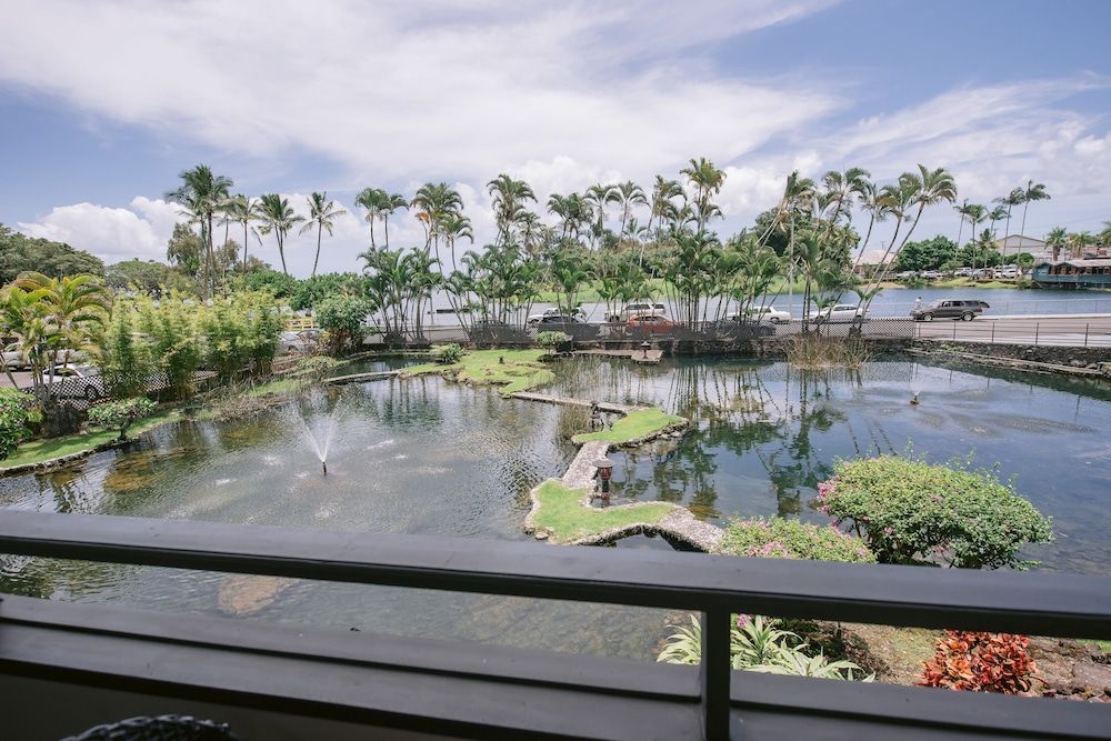 SCP Hilo Hotel Room, 1 King Bed, Balcony, Bay View 5