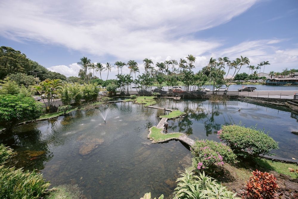 SCP Hilo Hotel Room, 1 King Bed, Balcony, Bay View 3