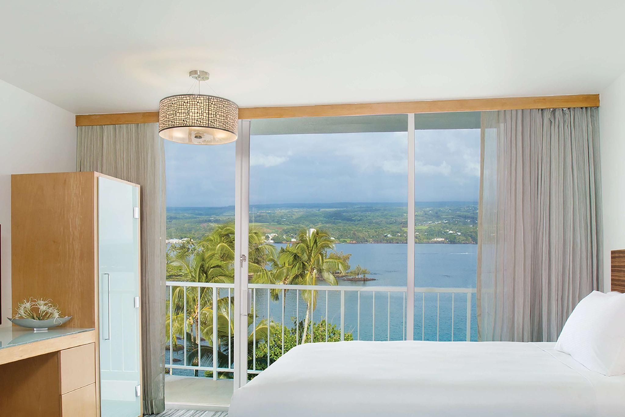 1 Qn Mob/hear Access Ri Shwr Oceanfront Lanai