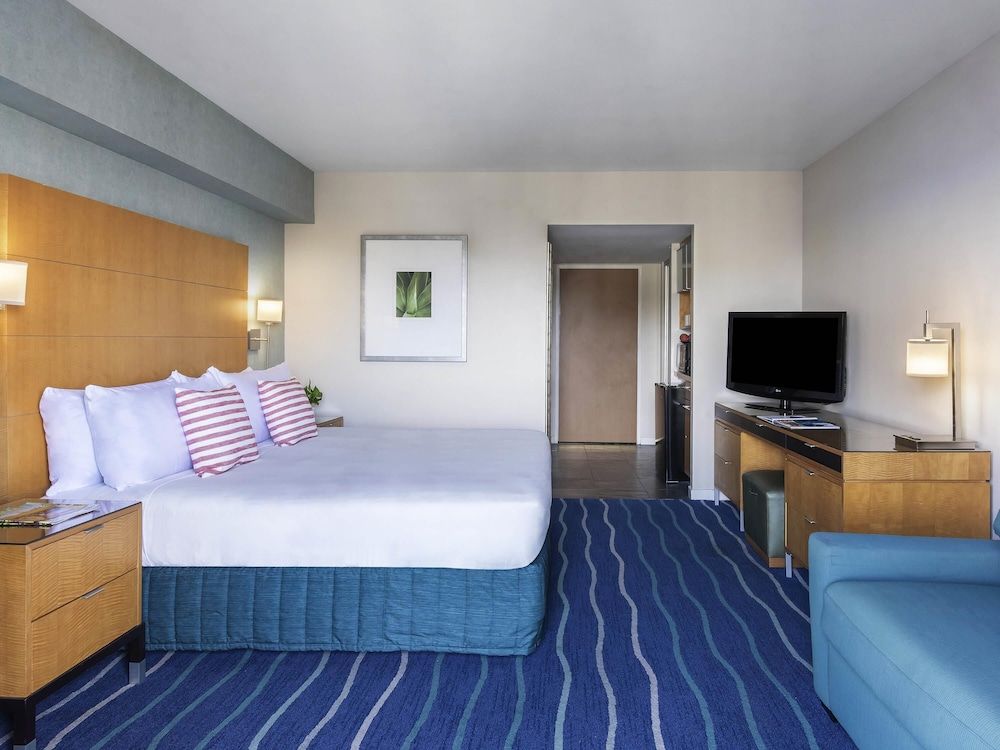 Kona Tower City View Room