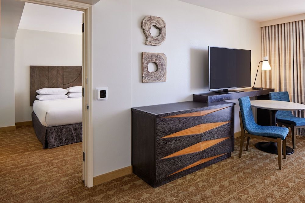 Standard Suite, 1 Bedroom, Accessible (Roll-In Shower)