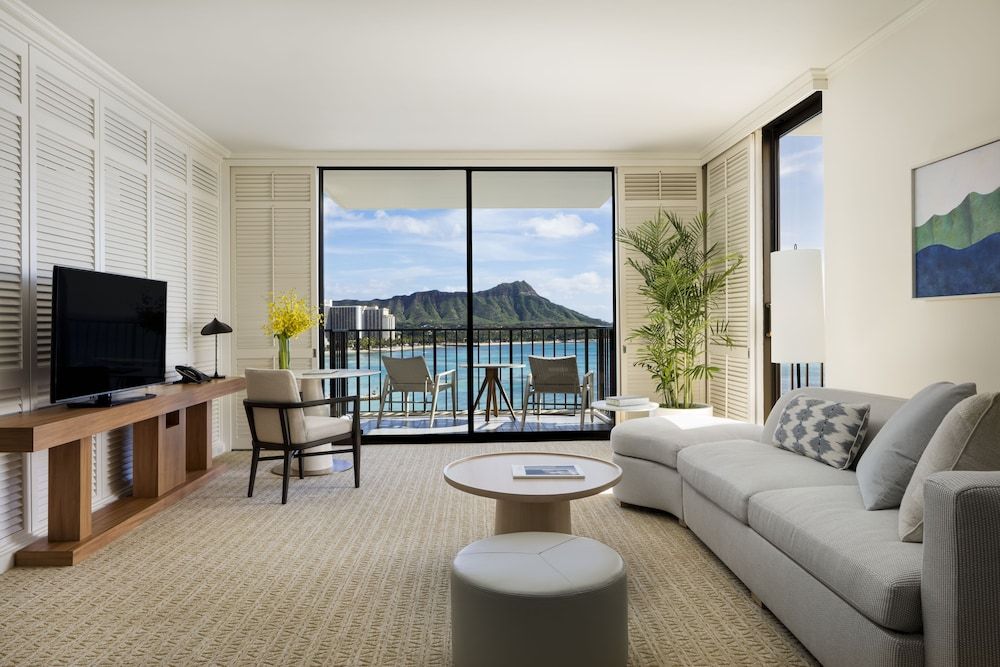 Halekulani Suite, 1 Bedroom (Diamond Head, Prime) 3