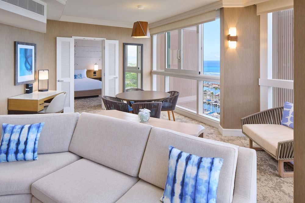 Prince Waikiki Ocean Front 1 Bedroom Suite 2 Queen Beds 4