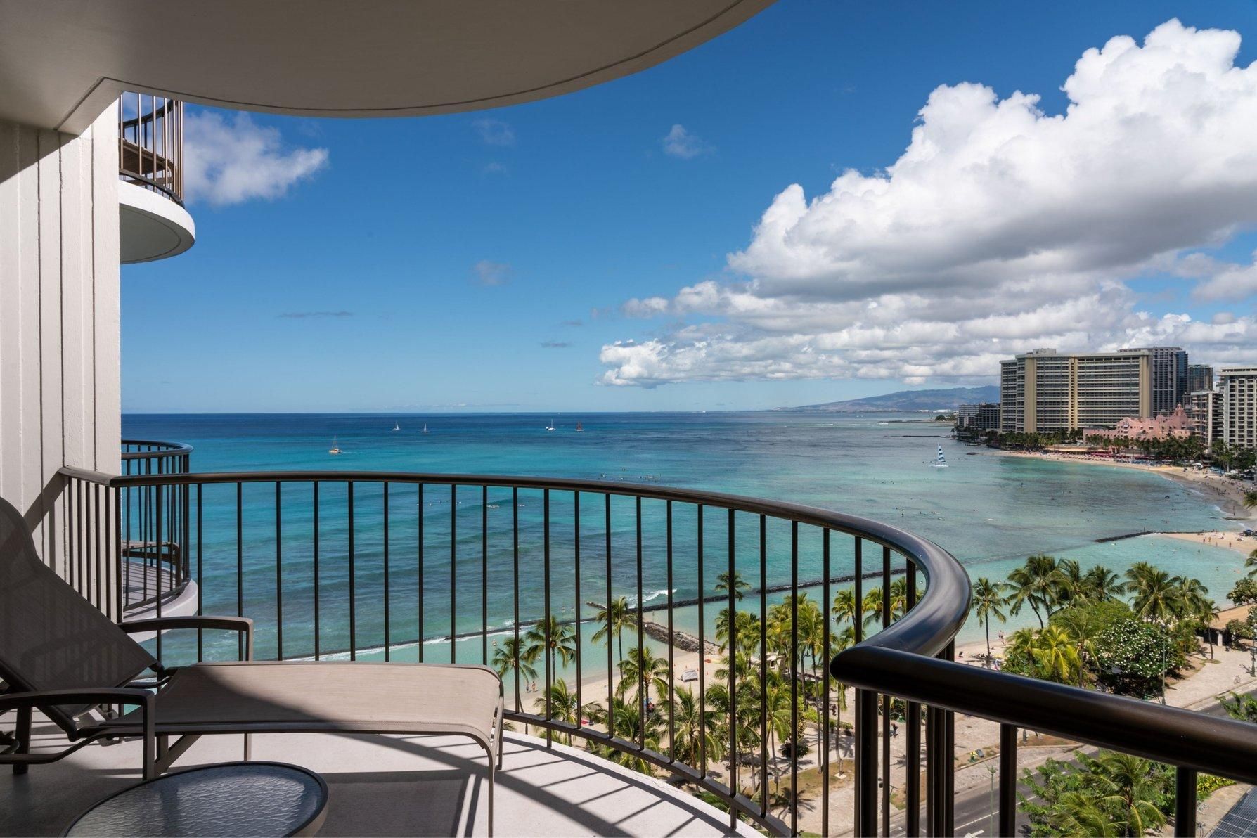 Ocean Front (1 King), Guest Room, 1 King, Sofa Bed, Oceanfront, Kealohilani Twr, Balcony