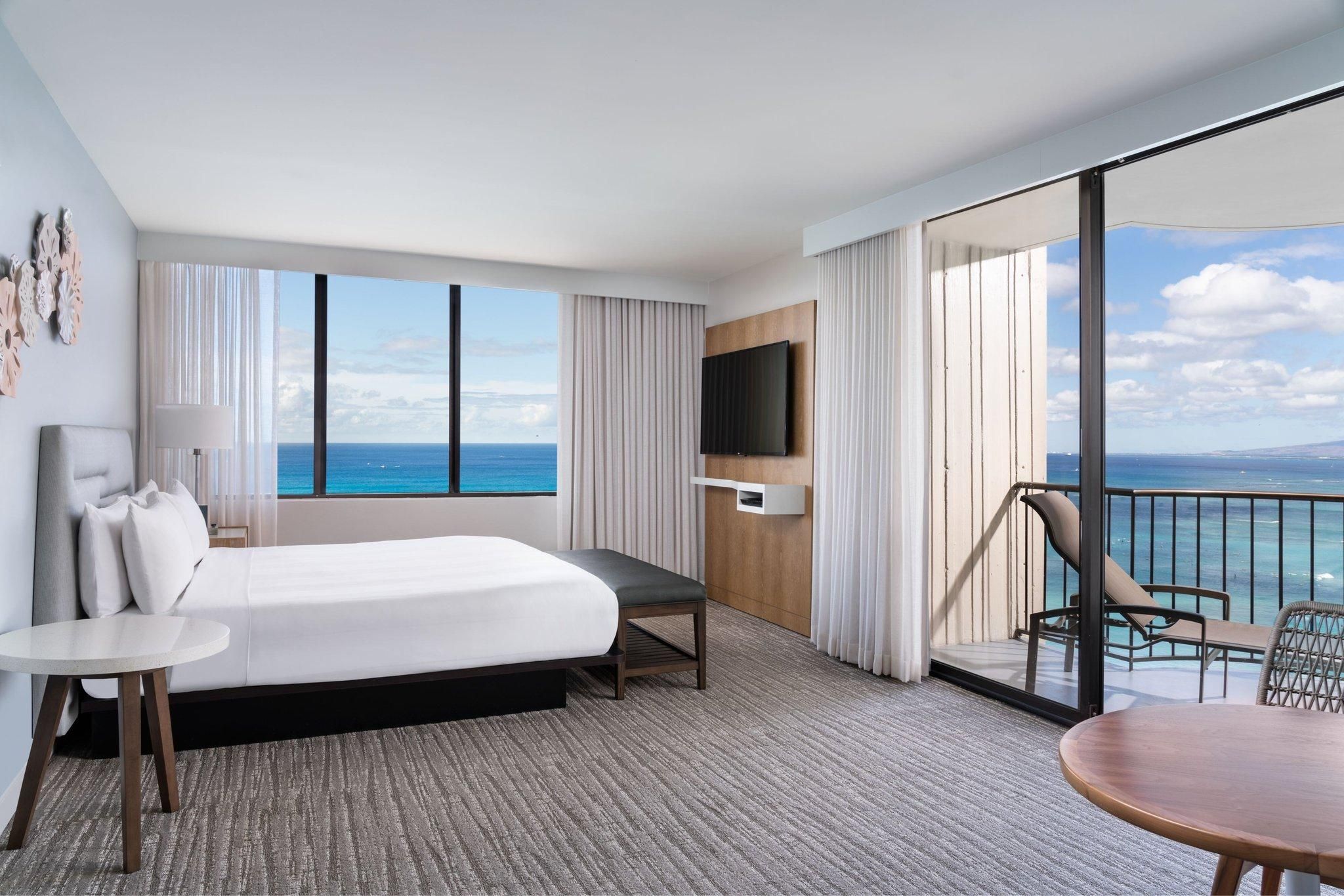 Ocean View, Junior Suite, 1 King, Sofa bed, Ocean view, Paoakalani Tower, Balcony