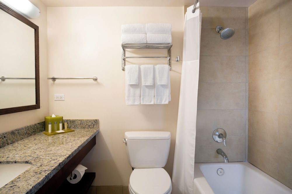 Park Shore Waikiki Junior Suite, Ocean View 4