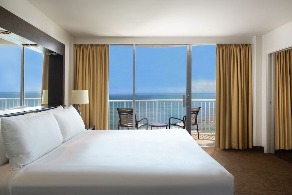 Park Shore Waikiki Suite, 1 Bedroom, Oceanfront 2