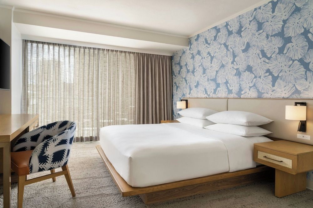 Standard Room, 1 King Bed, Non Smoking (No View)