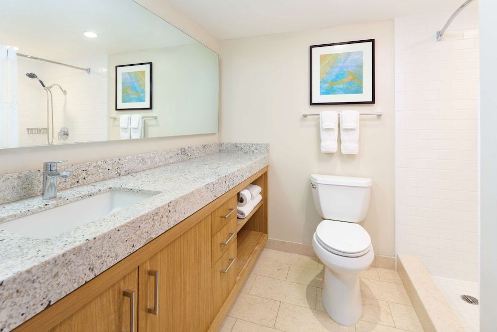 Ilikai Hotel & Luxury Suites Luxury Suite, 1 Bedroom, Ocean View 4