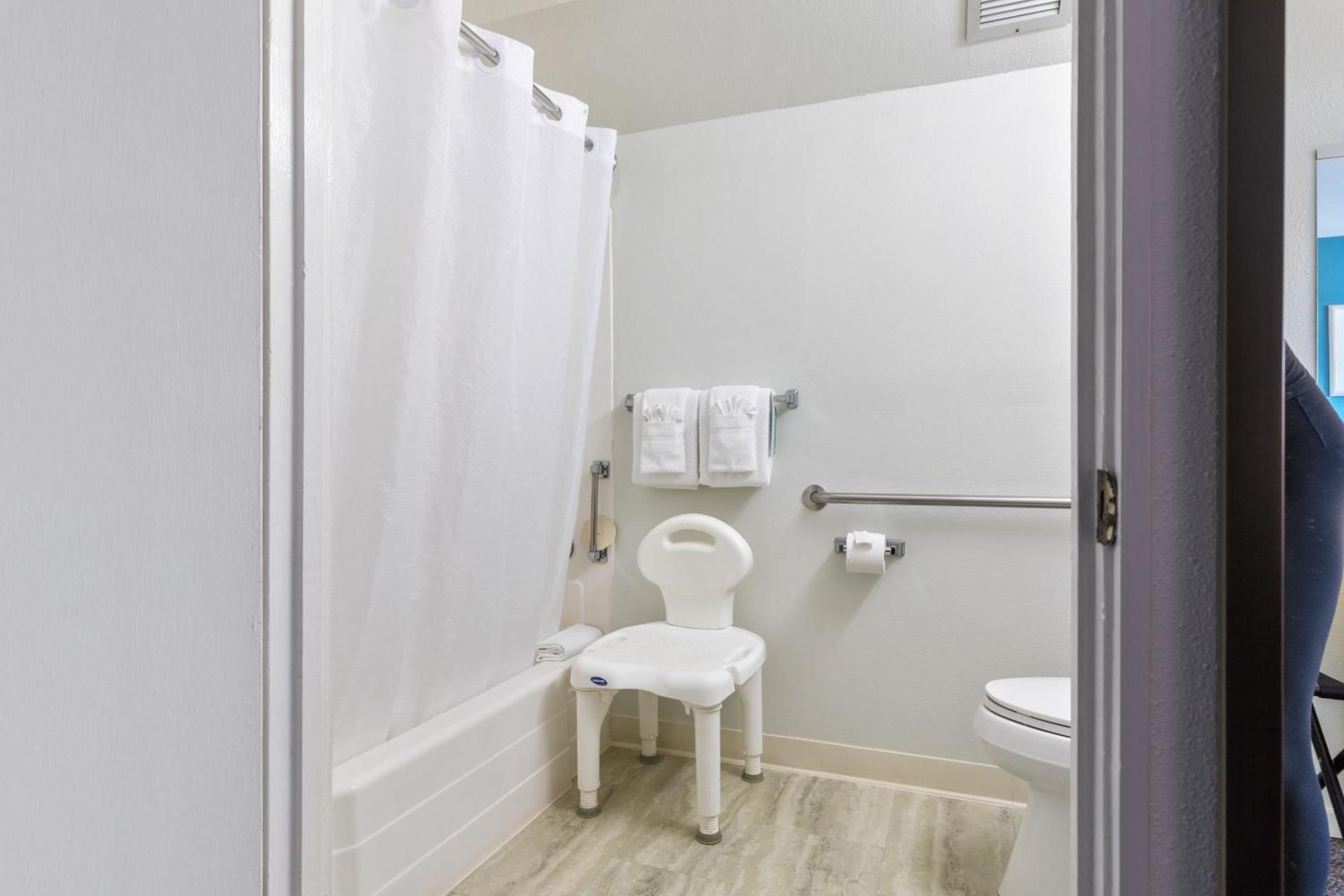 undefined Maui Seaside Hotel 8