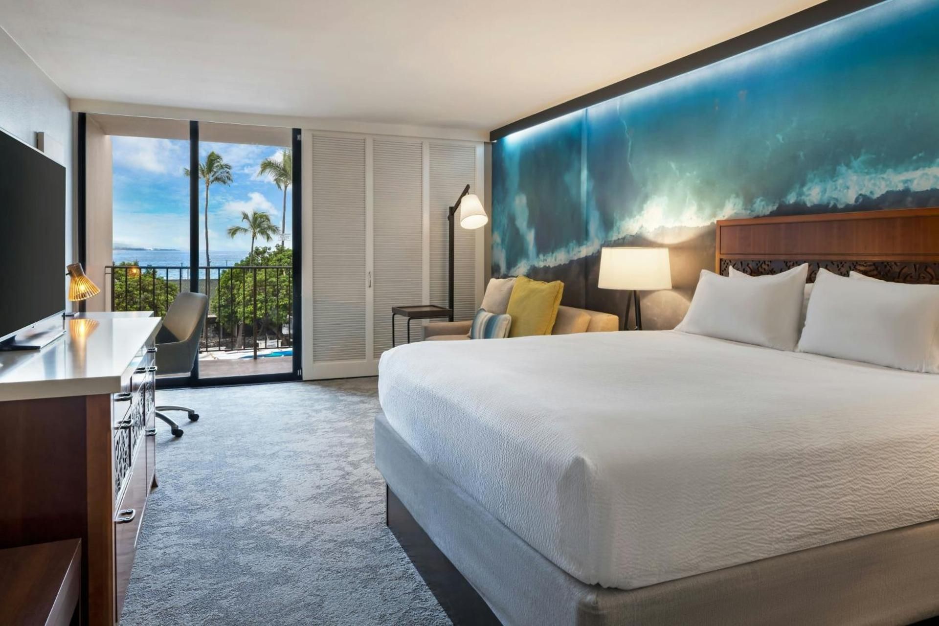 Guest room, 1 King, Sofa bed, Oceanfront, Balcony