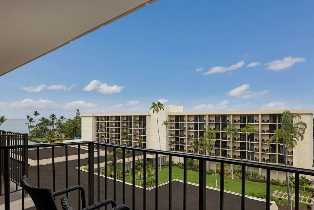 Courtyard by Marriott King Kamehameha's Kona Beach Hotel Room, 2 Queen Beds, Resort View (Balcony) 5