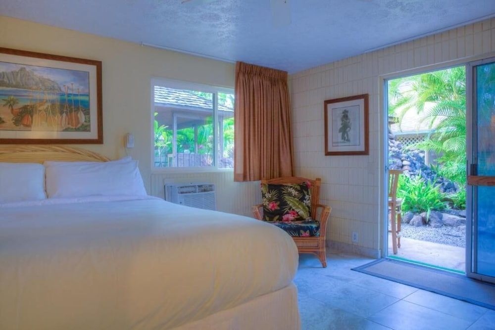Junior Suite, 1 King Bed, Garden View