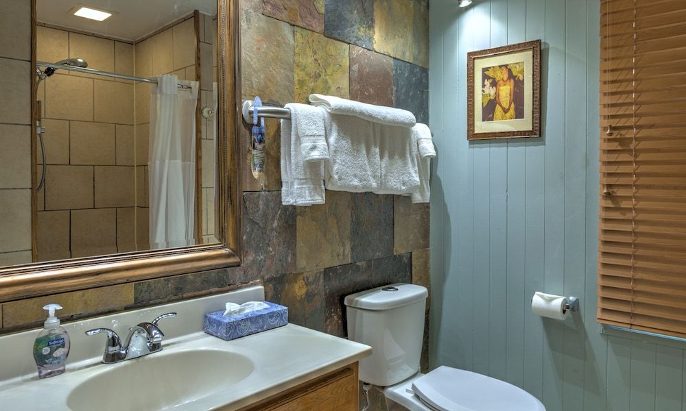 Junior Suite, 1 King Bed, Garden View