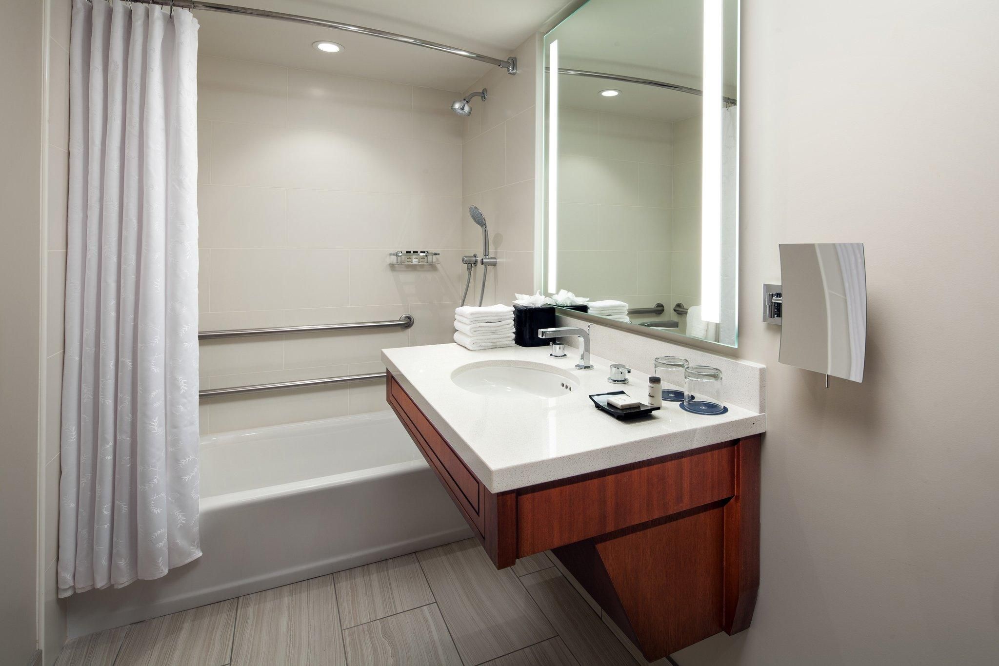 Deluxe Oceanfront View, Guest room, 2 Queen, Oceanfront