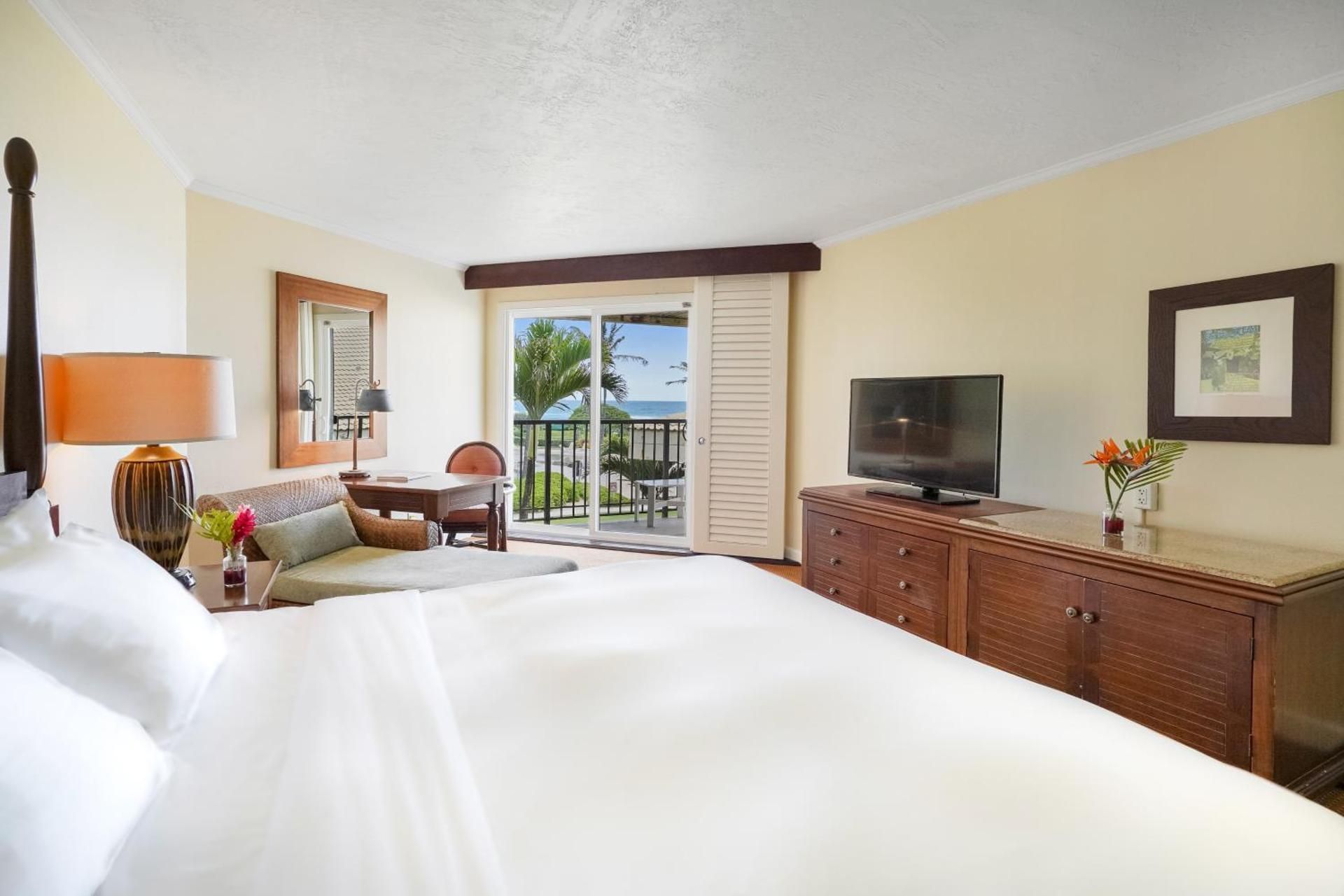 Partial Ocean View 1 King Bed