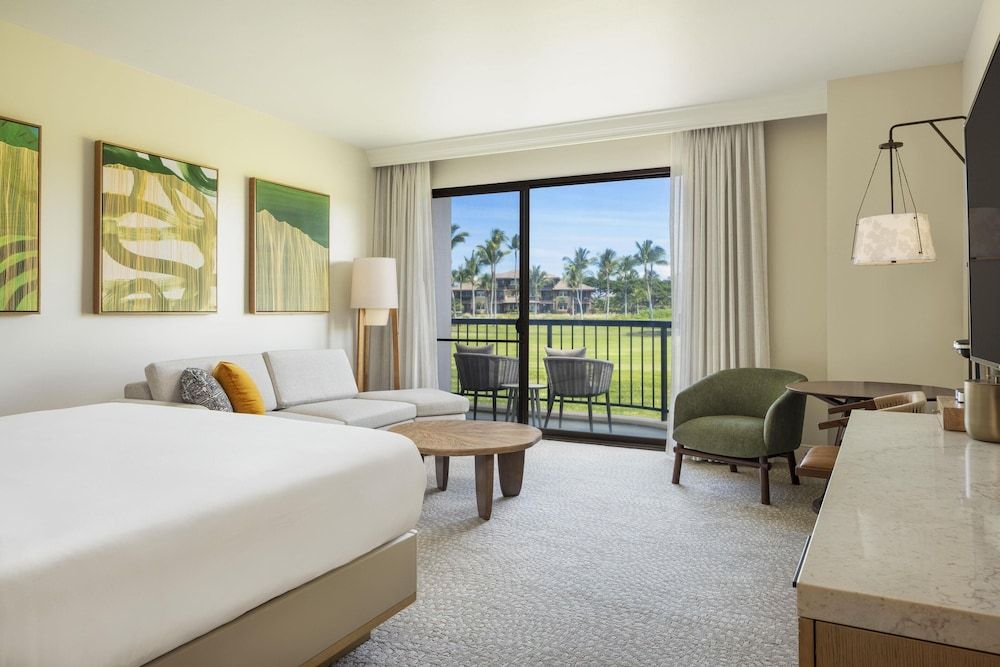 Room, 1 King Bed, Accessible, Resort View (Mobility & Hearing, Bathtub)