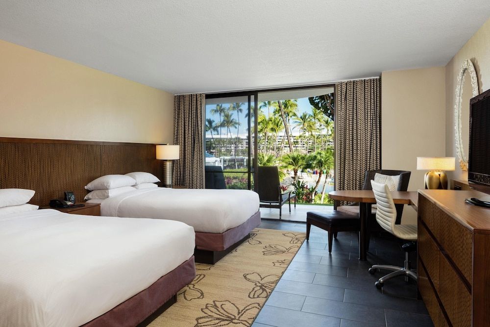 Room, 2 Queen Beds, Accessible, Resort View (Mobility & Hearing, Bathtub)