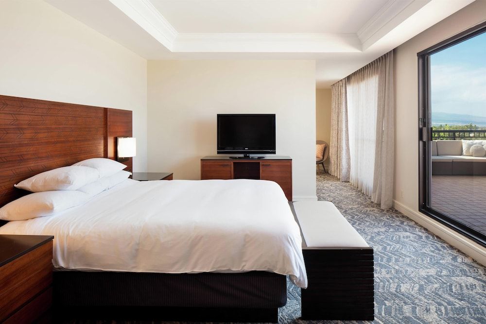 Palace Presidential Suite, 1 King Bed, Ocean View (Roll In Shower, Hearing)