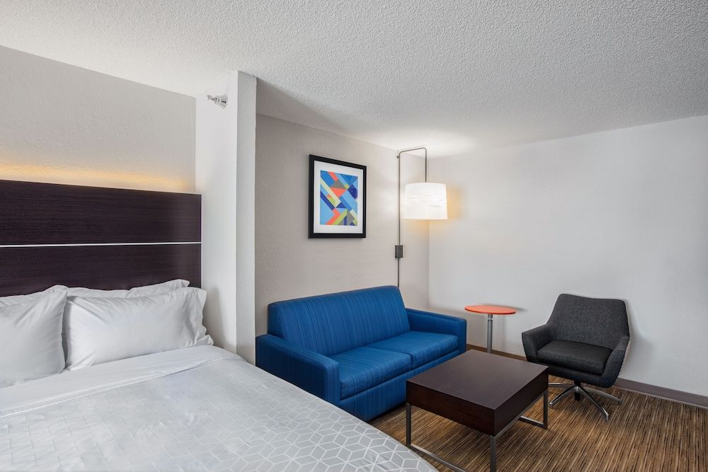 Suite, 2 Queen Beds, Accessible (Comm Mobil Roll Shwr)