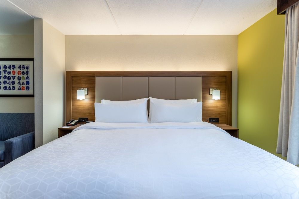 Standard Room, 1 King Bed, Accessible Bathtub (Comm, Mobil Access)
