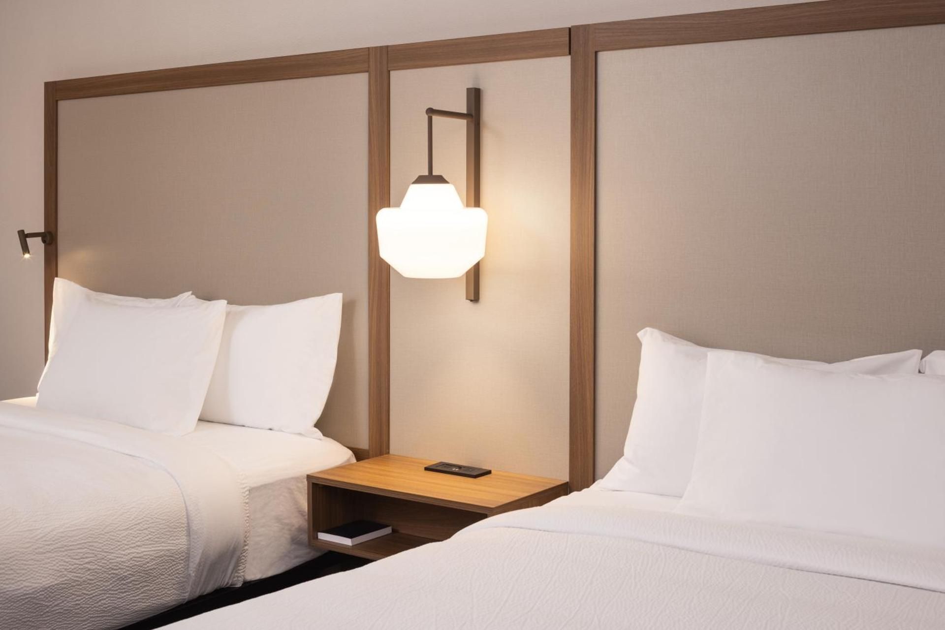 Fairfield Inn & Suites by Marriott Cedar Rapids North Queen Room with Two Queen Beds and Adapted Tub - Mobility Accessible 4