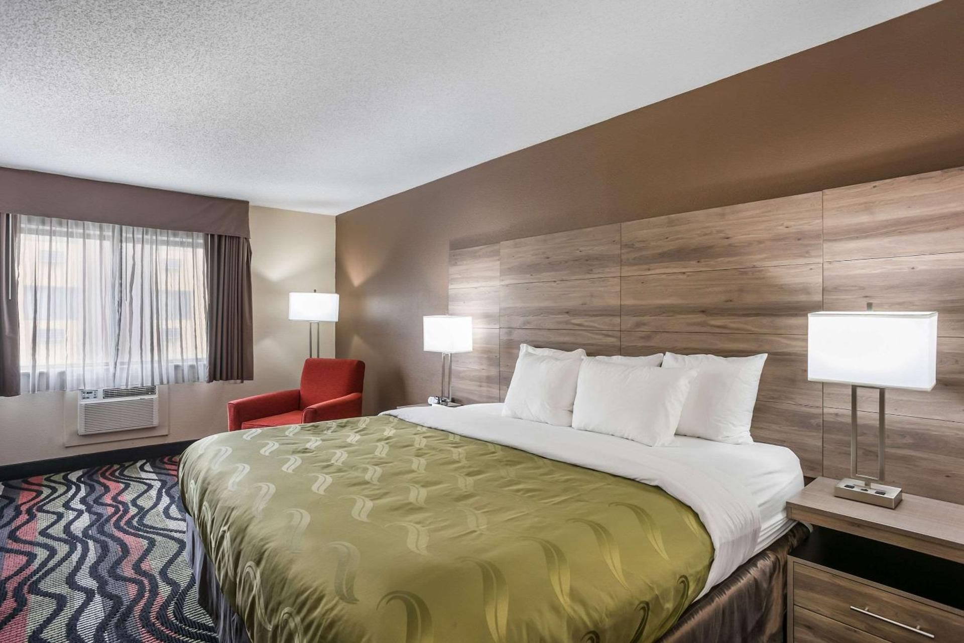 1 King Bed, Business Room, Nonsmoking