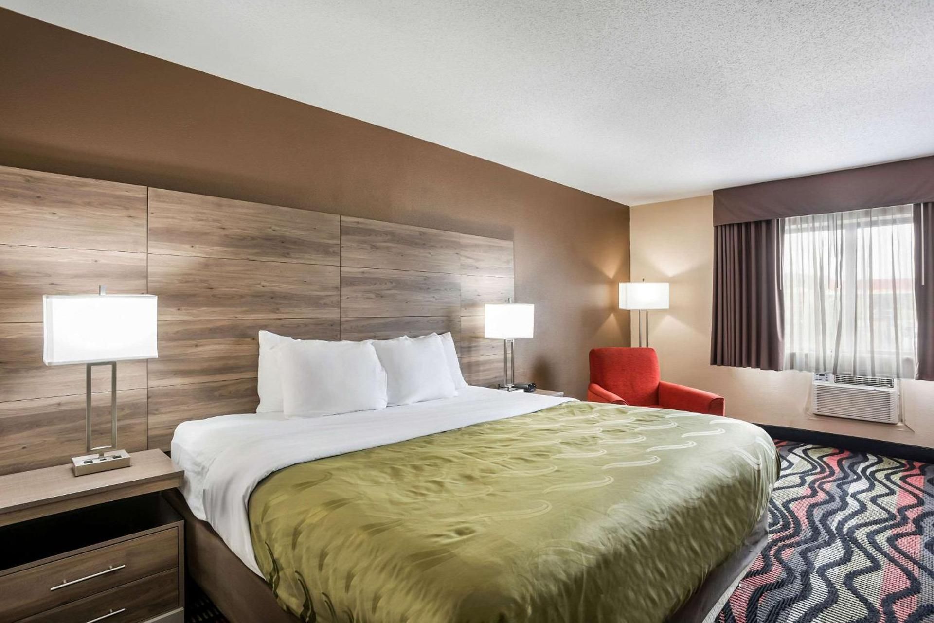 1 King Bed, Nonsmoking