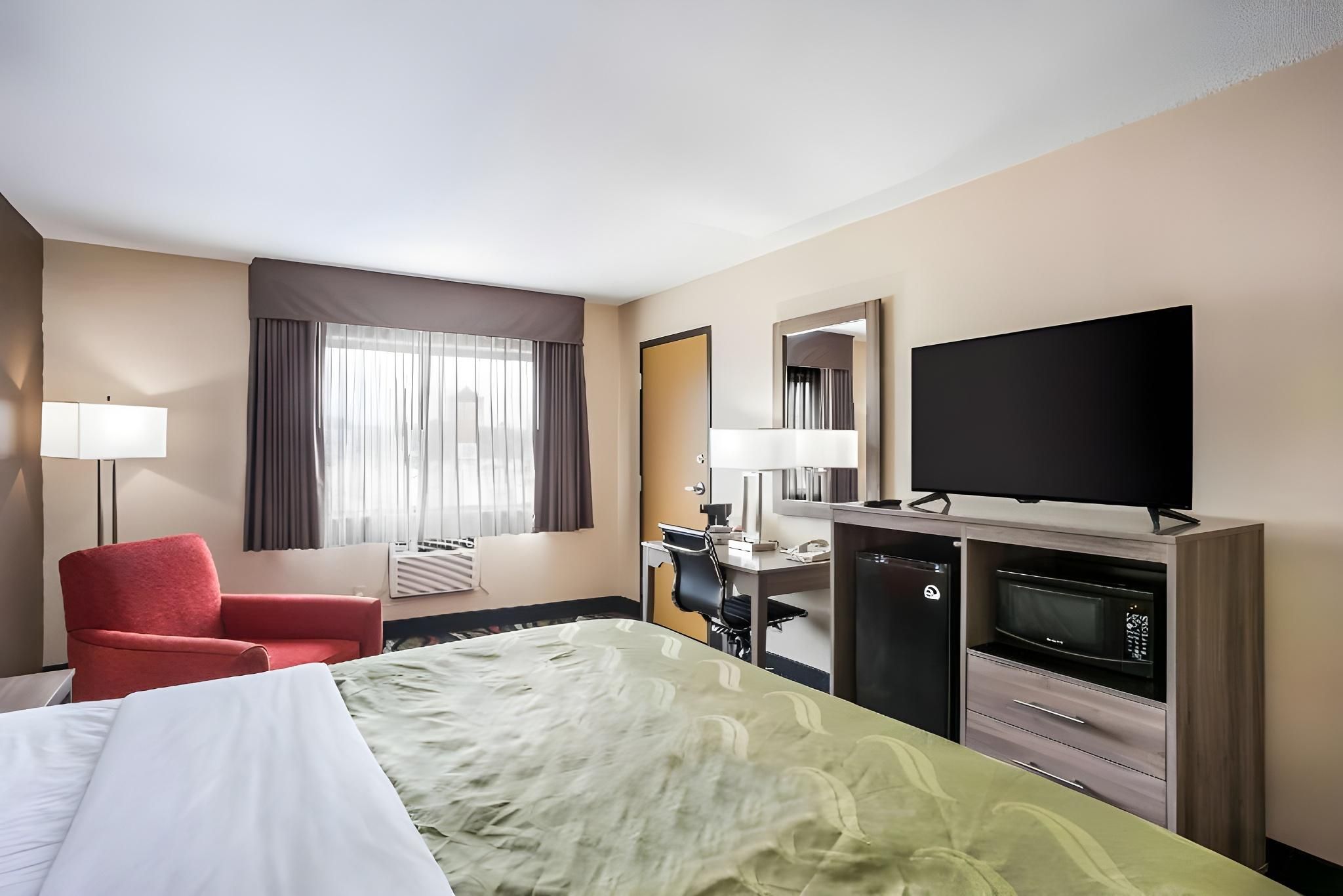 1 King Bed, Business Room, Nonsmoking
