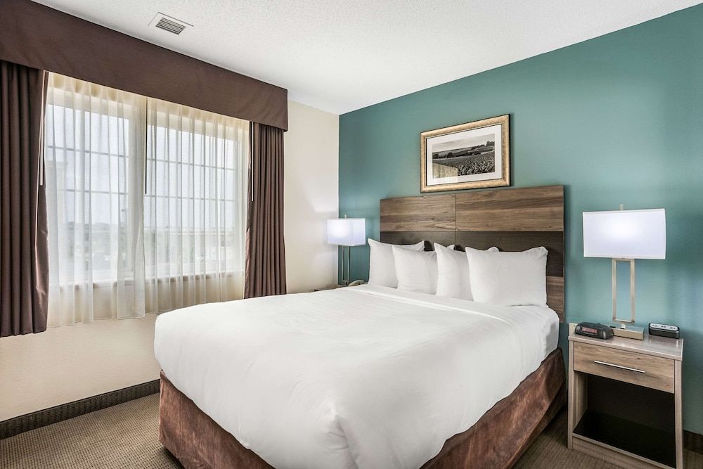 Suite, 1 Queen Bed