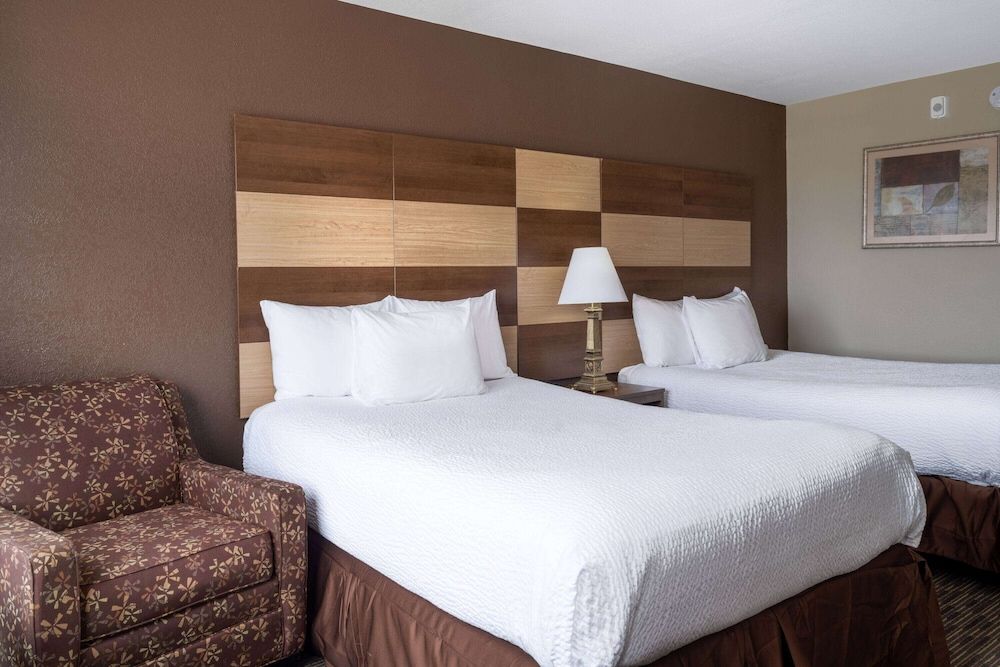 Room, 2 Double Beds, Accessible, Non Smoking (Mobility, Bathtub w/Grab Bars)