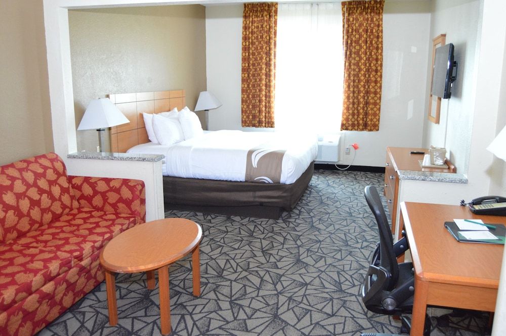 Suite, 1 King Bed with Sofa bed, Non Smoking (2 person Sofabed)