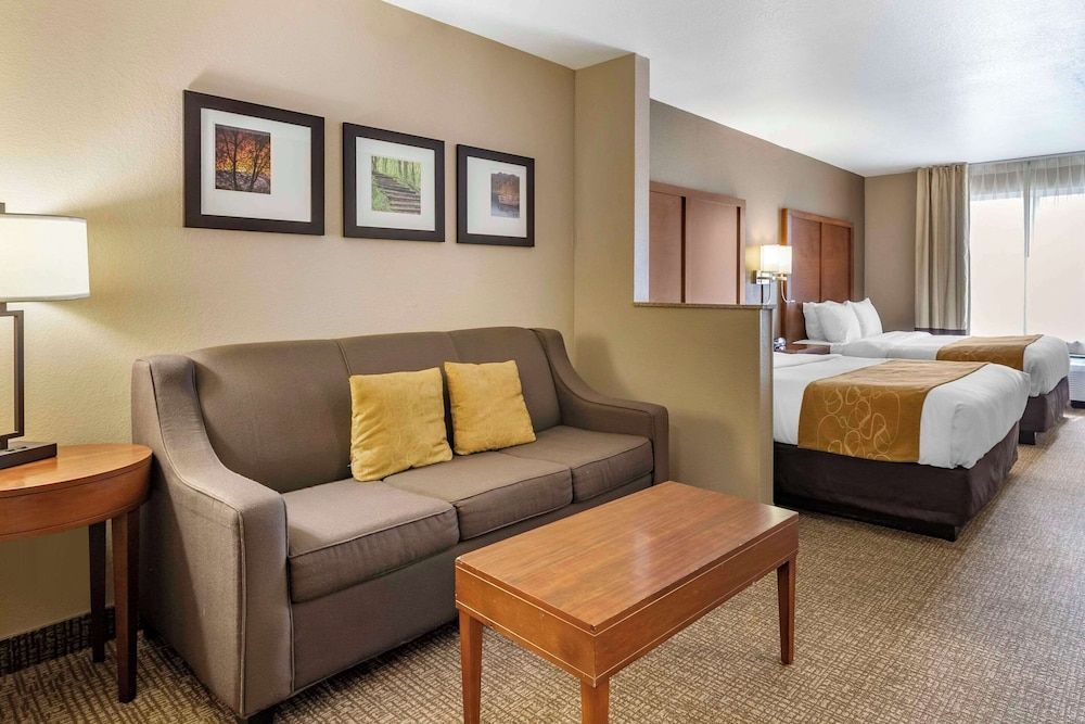 Suite, 2 Queen Beds, Non Smoking
