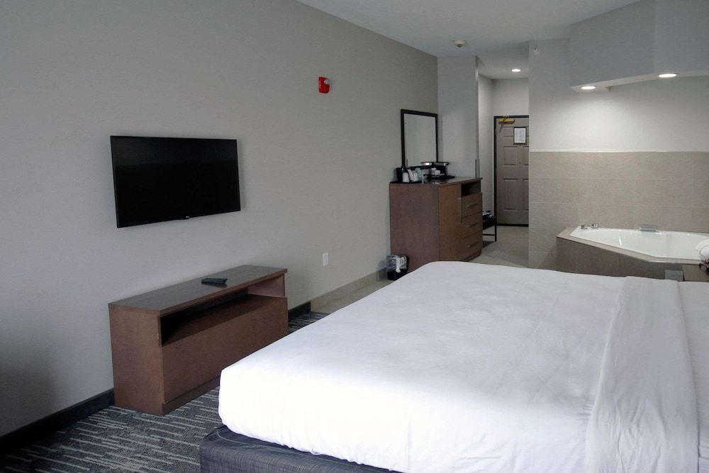 Suite, 1 King Bed, Accessible, Jetted Tub