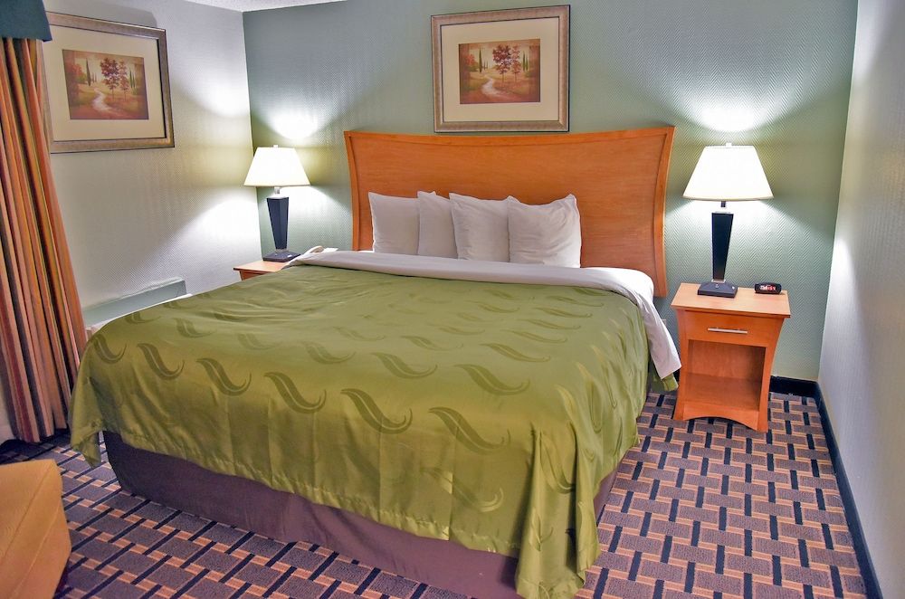 Business Suite, 1 King Bed, Non Smoking