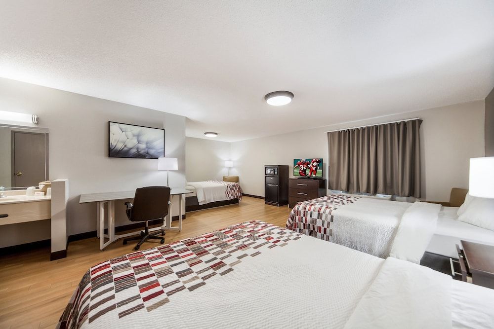 Deluxe Room (3 Queen Beds, Smoke Free)