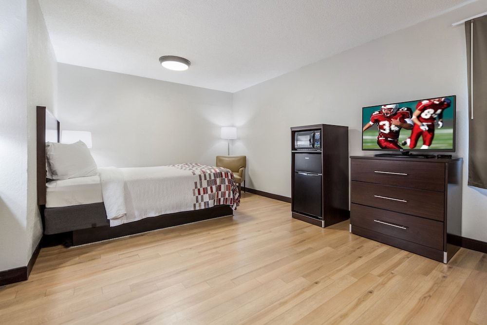 Deluxe Room (3 Queen Beds, Smoke Free)