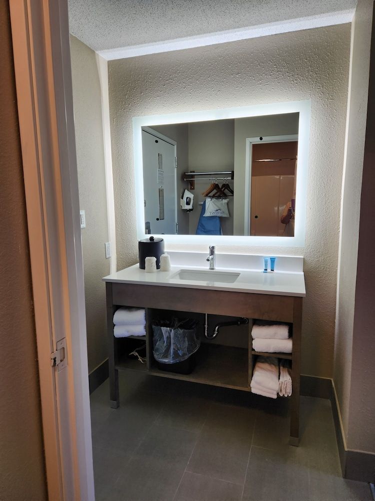 Studio Suite, 1 King Bed, Non Smoking