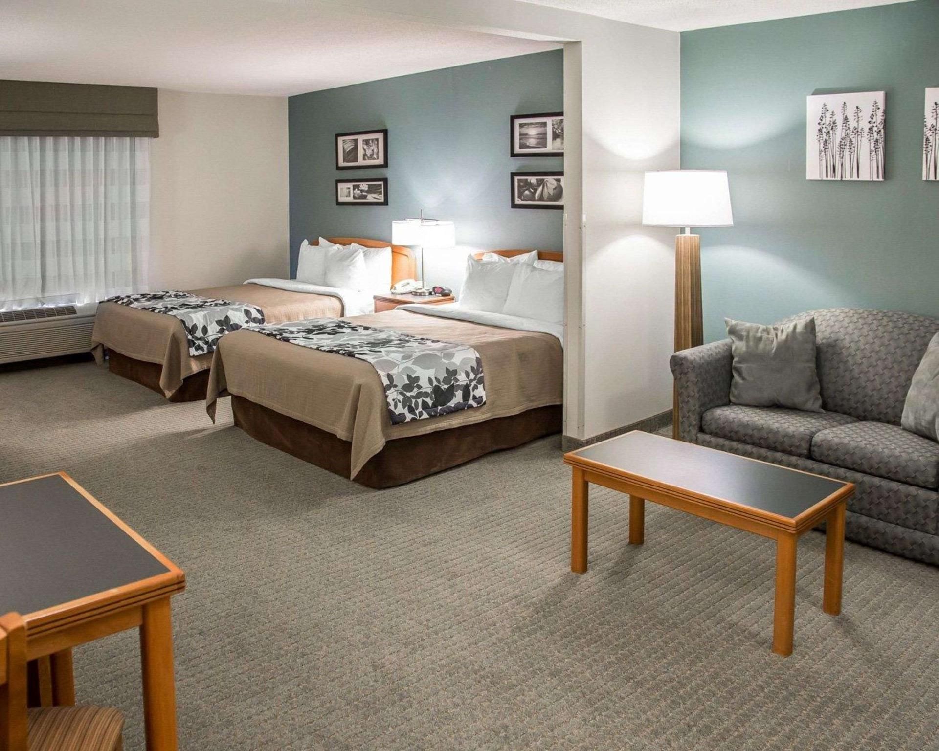 2 Queen Beds, Suite, Nonsmoking