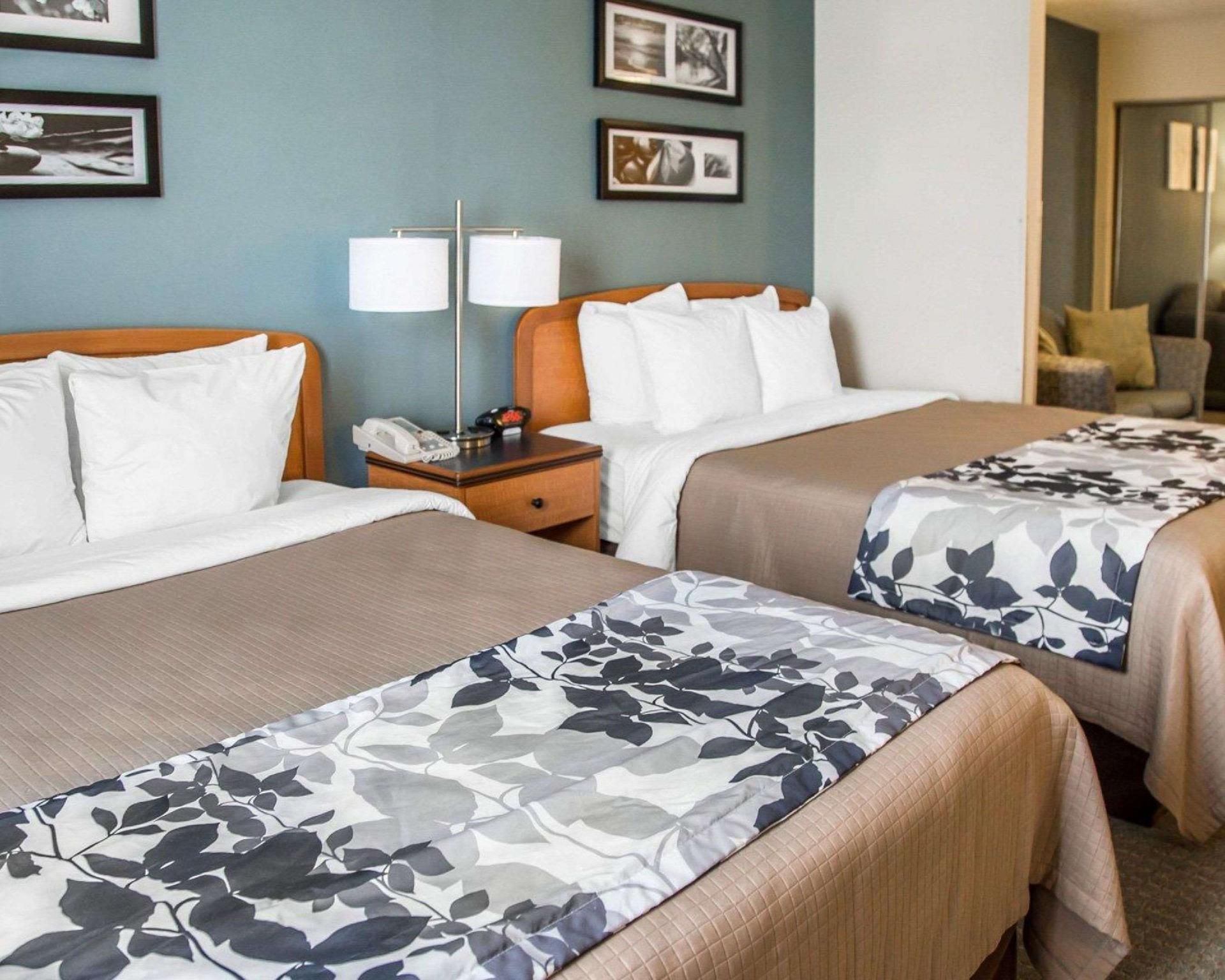 2 Queen Beds, Suite, Nonsmoking