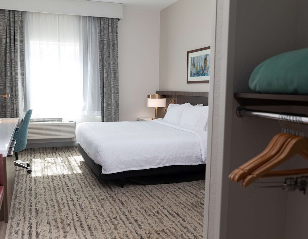 Room, 1 King Bed, Accessible, Bathtub (Mobility, Hearing)