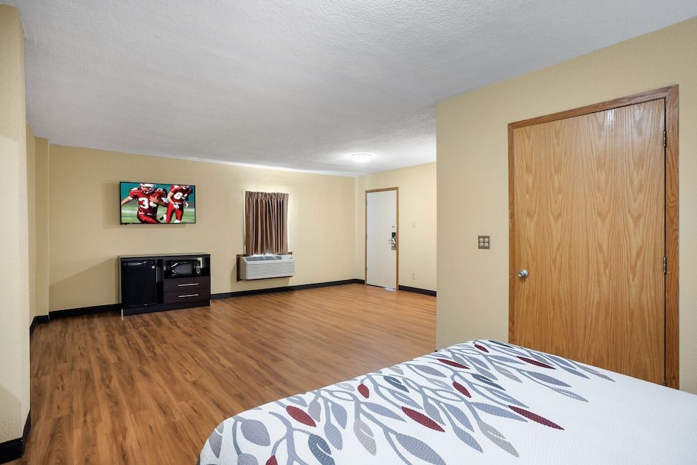 Deluxe Room, 1 Queen Bed, Non Smoking (Second Floor)