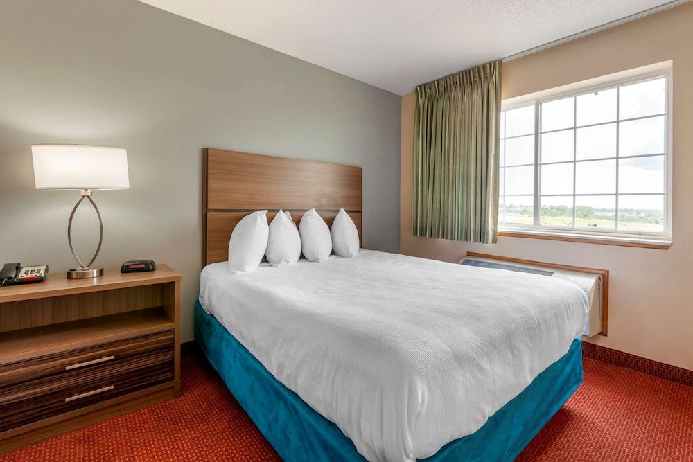 2 Queen Beds, Suite, Nonsmoking